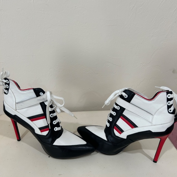 Harley Quinn style white and black pumps size 11 - Picture 6 of 11